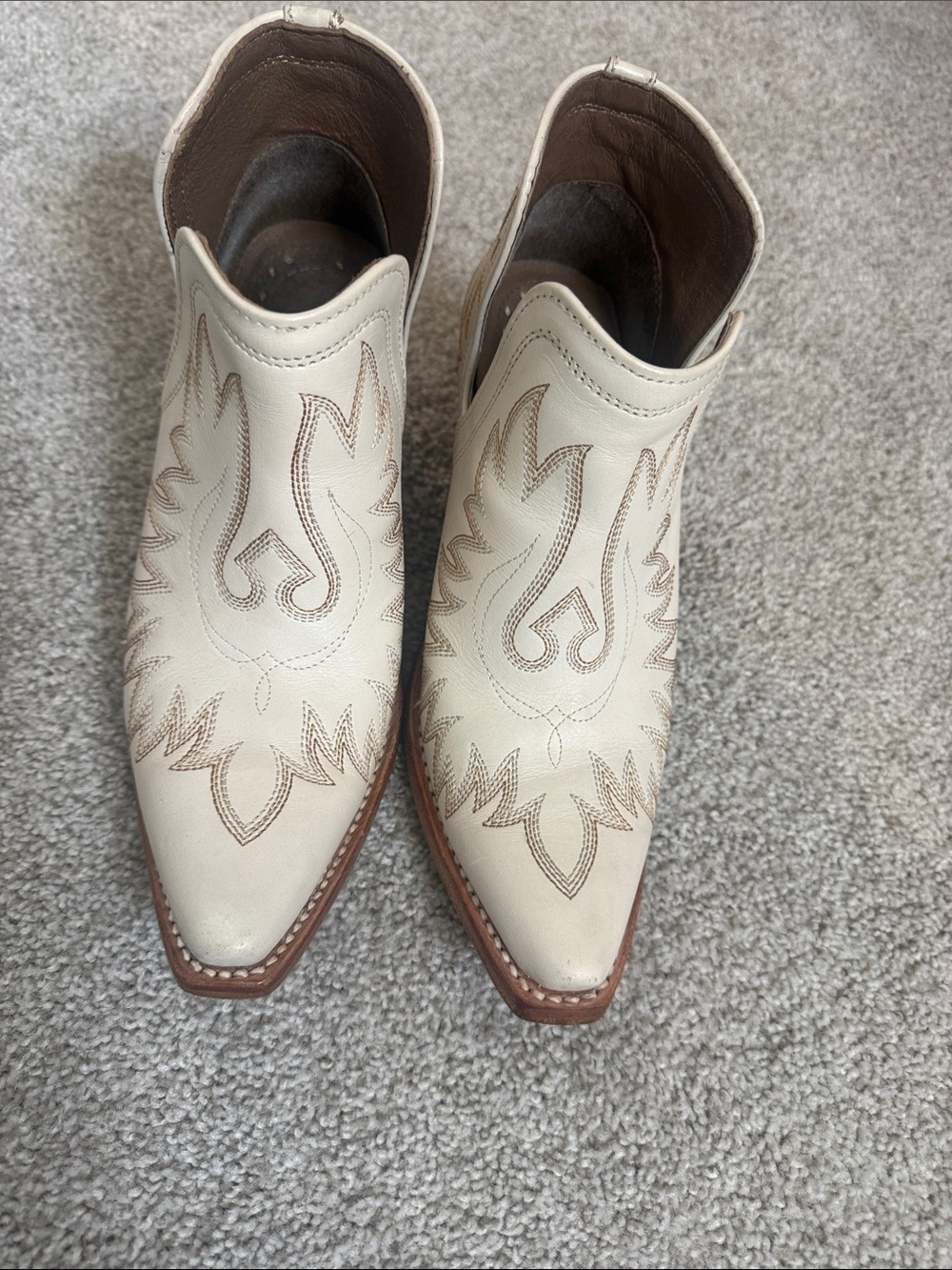 Women’s Cream Western-Style Leather Ankle Boots - Picture 2 of 7